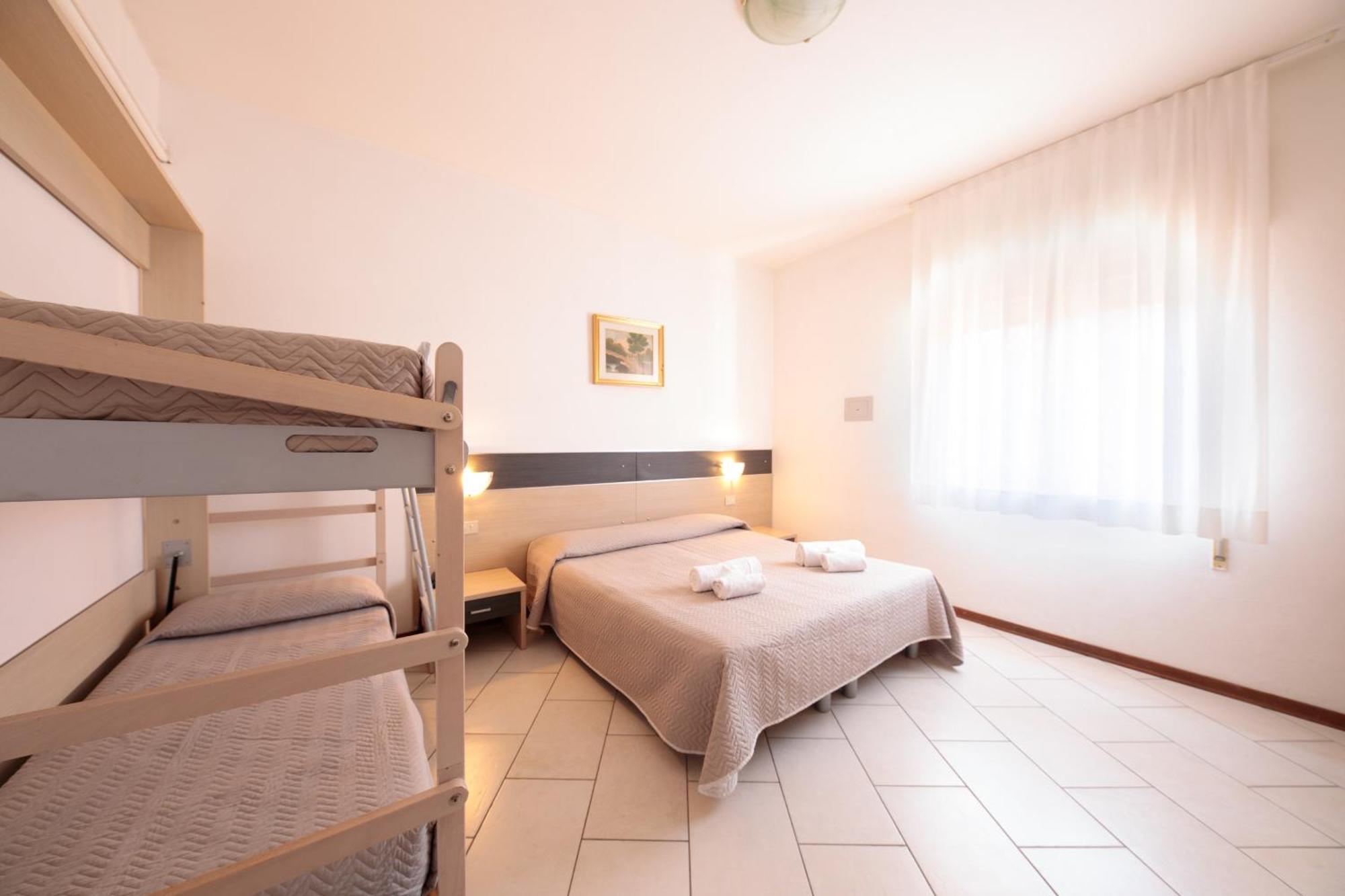 Hotel Madison Лидо ди Йезоло Екстериор снимка
