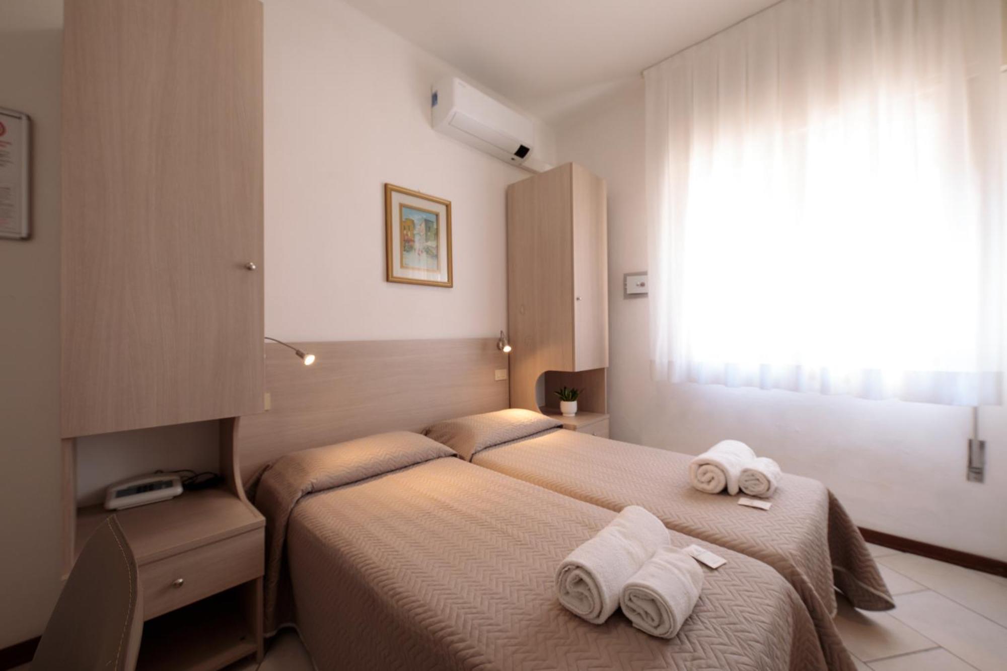 Hotel Madison Лидо ди Йезоло Екстериор снимка