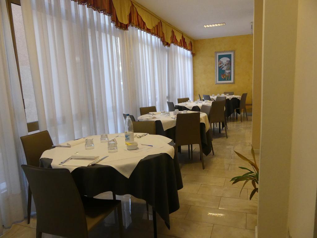 Hotel Madison Лидо ди Йезоло Екстериор снимка